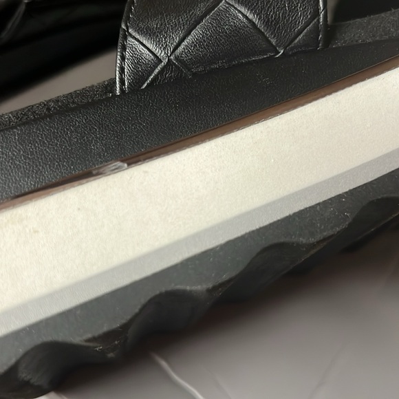 ☀️☀️HOST PICK☀️☀️Vionic Black Sandals with Chunky Sole☀️☀️☀️☀️☀️ - Picture 11 of 13